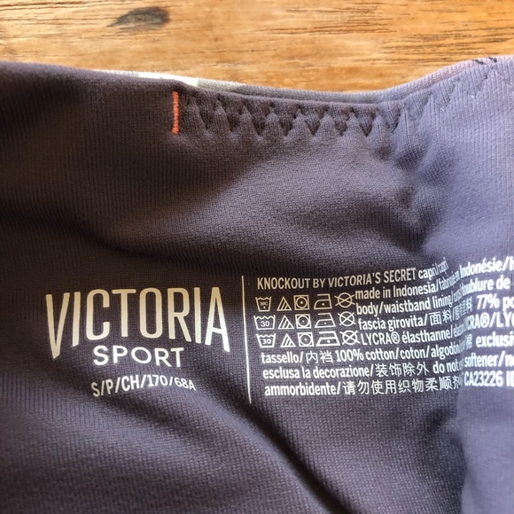 NEW Victoria’s Secret Knockout Capris - Picture 4 of 5